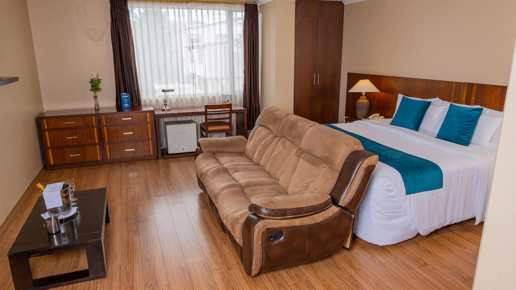 Fenix Hotel Quito Exterior photo