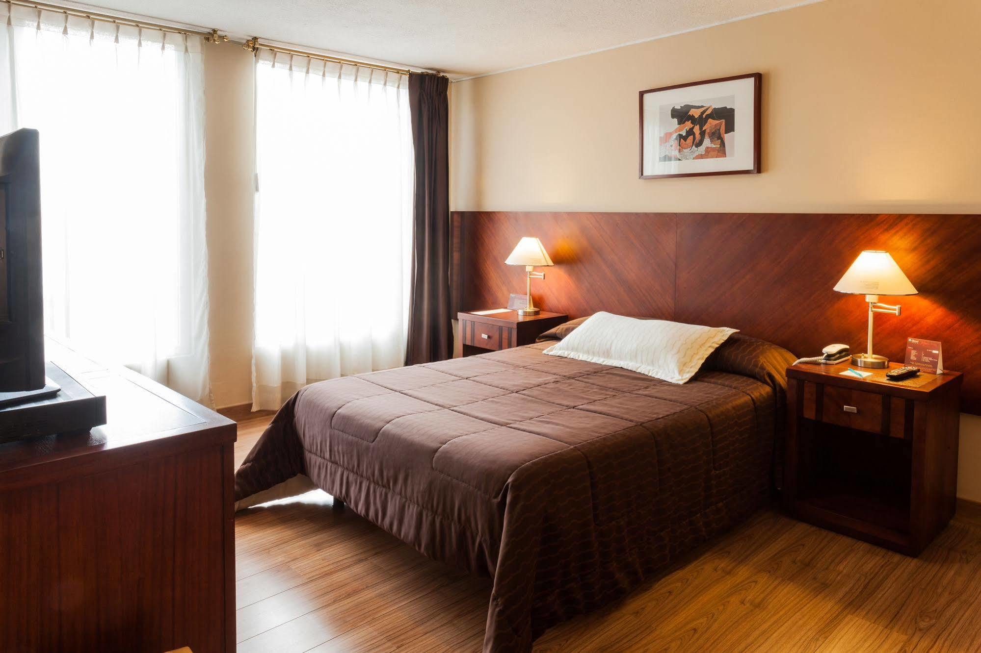 Fenix Hotel Quito Exterior photo
