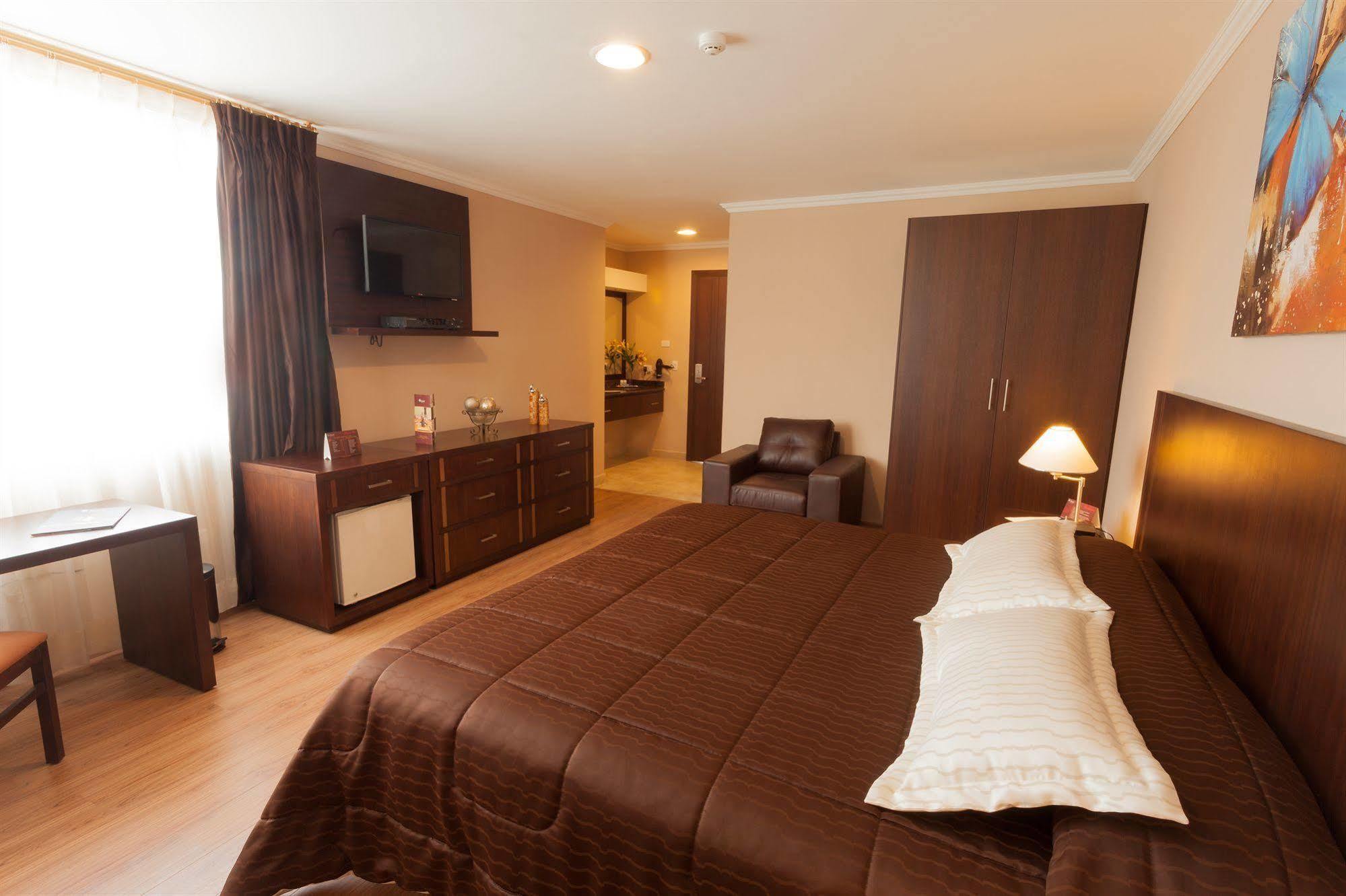 Fenix Hotel Quito Exterior photo