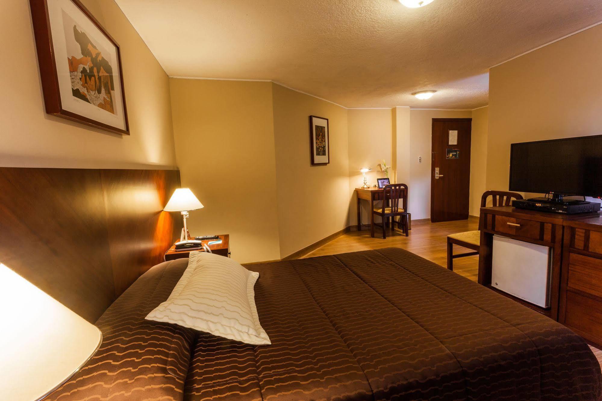 Fenix Hotel Quito Exterior photo